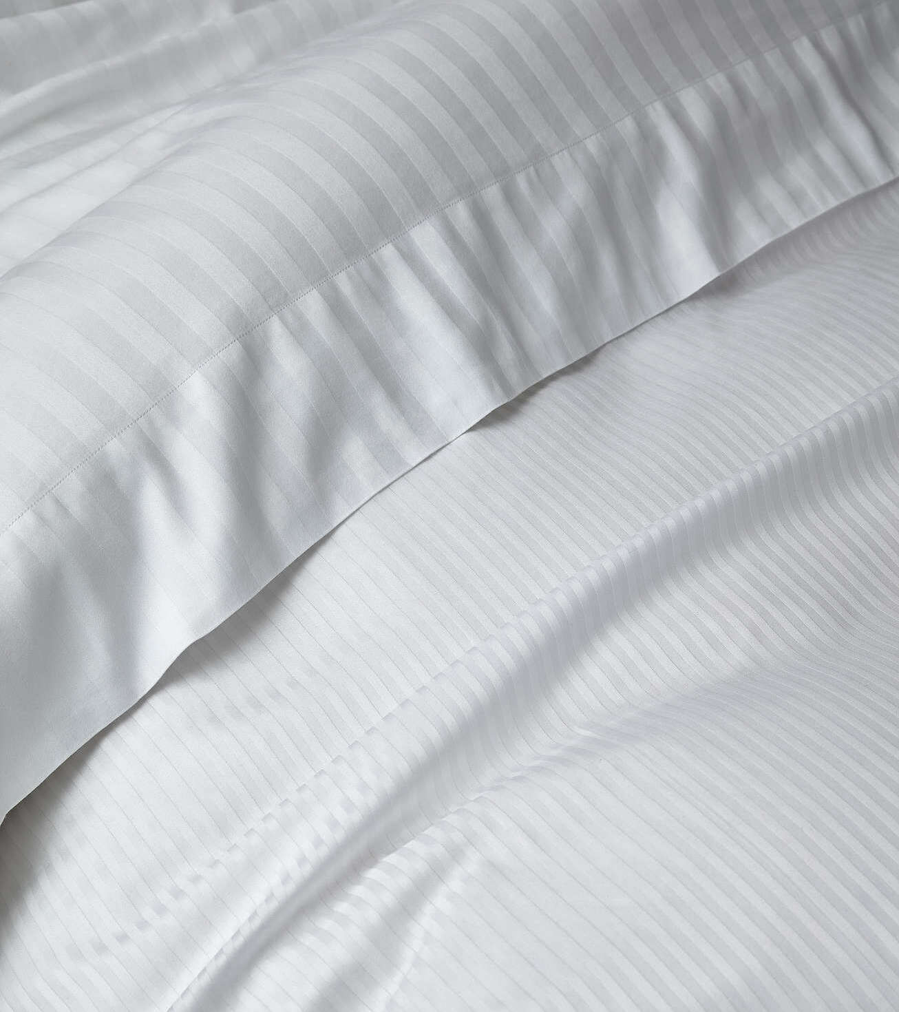 prima_finelinen_frette_bedding_hotellerie_raso_sophia_rigato_ara_satin_detail