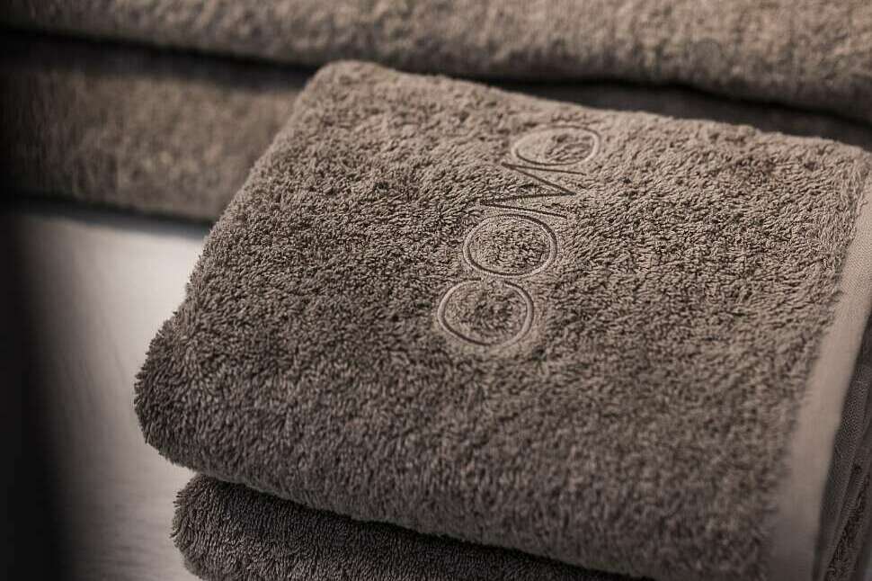 Como_TwoCol_Towels