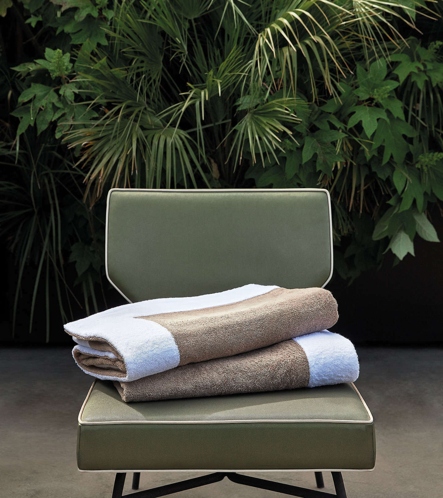 prima_finelinen_frette_frottee_hotellerie_beach_pool_towel_mediterraneo_taupe